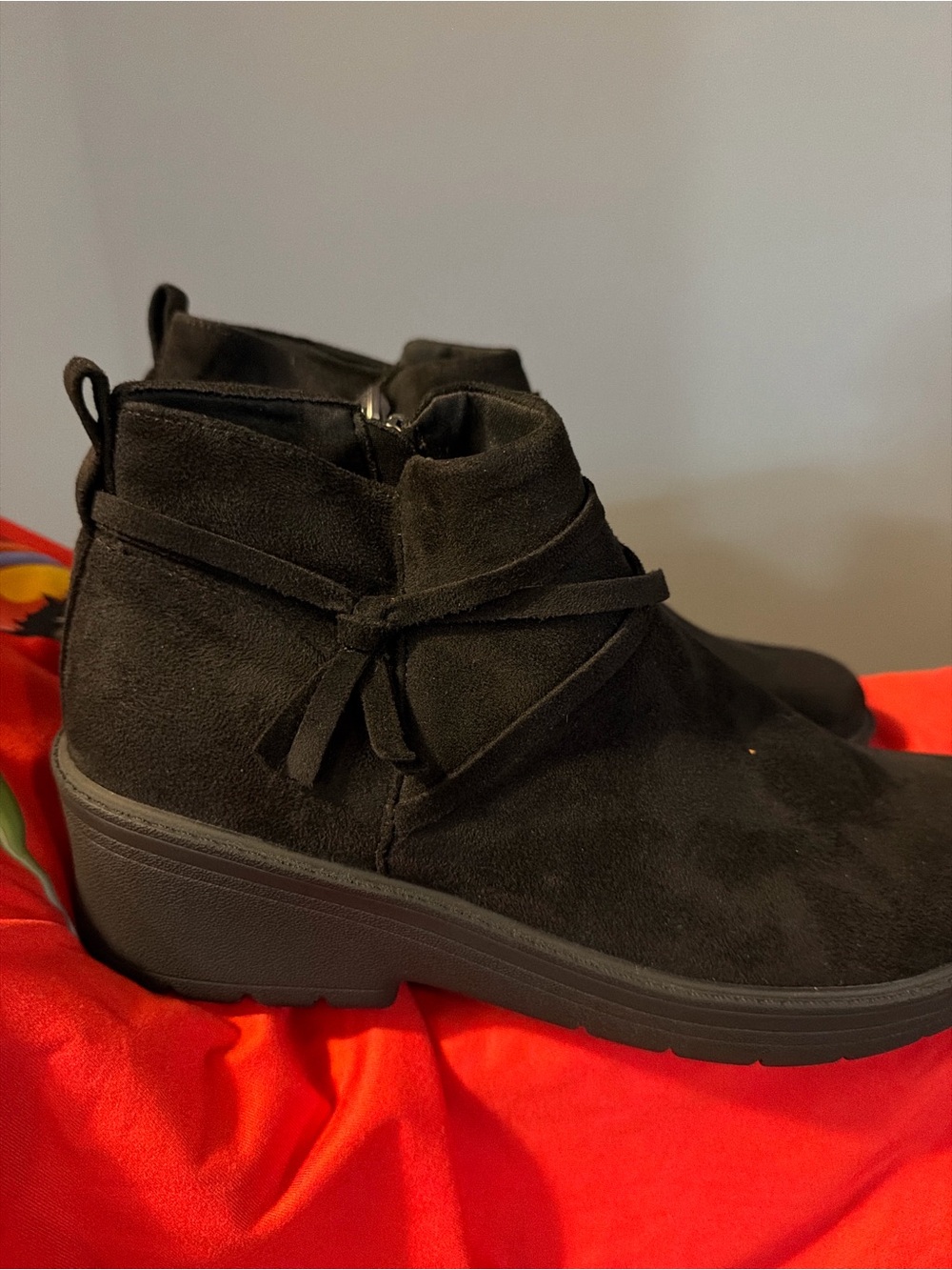 Woman’s Brand New Black Bzees Suede Ankle Boots. Super soft and stretchy!🔥🔥🔥🔥